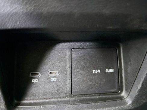 Used 2025 Volkswagen Atlas Cross Sport SE image 29