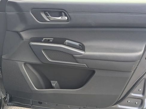 Certified 2025 Nissan Pathfinder SL FWD image 13