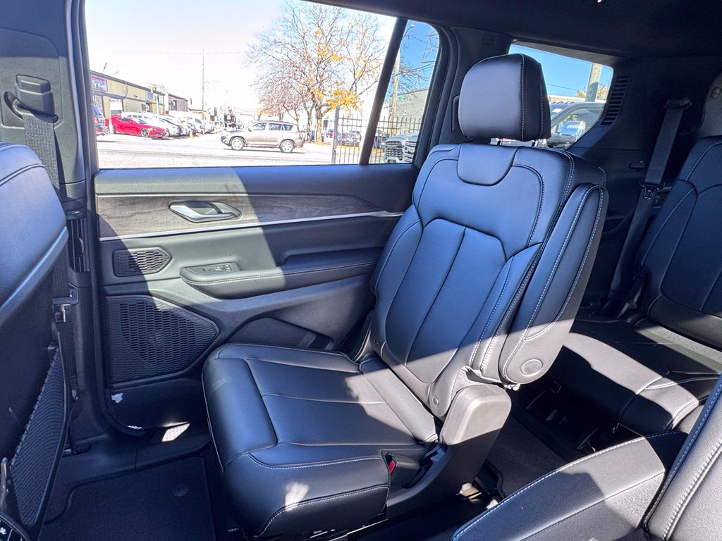 New 2027 Jeep Grand Cherokee L Limited AWD/4WD image 17