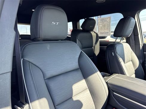 Used 2025 Buick Enclave Sport Touring image 25