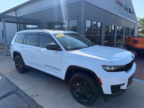 Used 2023 Jeep Grand Cherokee L Laredo AWD/4WD image 5