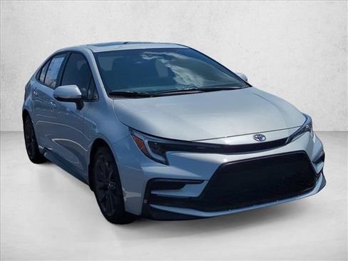 Used 2025 Toyota Corolla XSE FWD image 3
