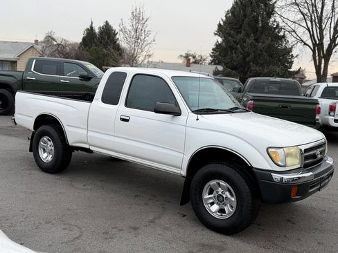 Used 2000 Toyota Tacoma 4x4 Xtracab image 10