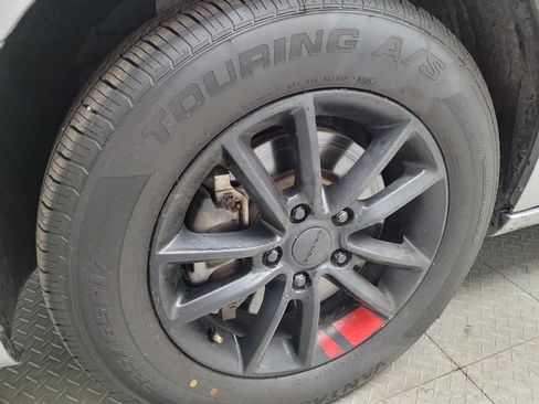 Used 2019 Dodge Grand Caravan SE FWD image 31