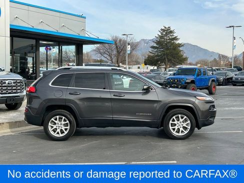 Used 2017 Jeep Cherokee Latitude w/ Comfort/Convenience Group image 2