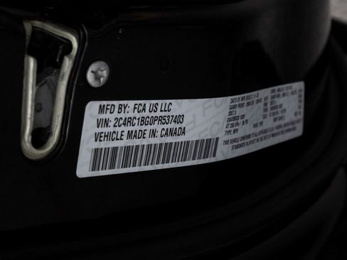 Used 2023 Chrysler Pacifica Touring-L w/ S Appearance Package image 14