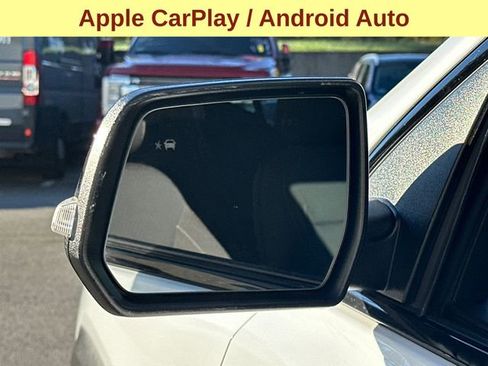 Used 2023 GMC Acadia SLE w/ Driver Convenience Package image 8