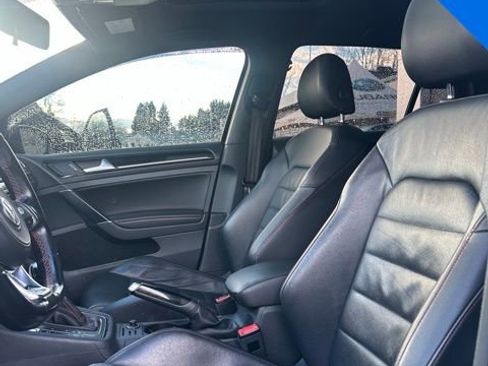Used 2017 Volkswagen GTI SE image 9