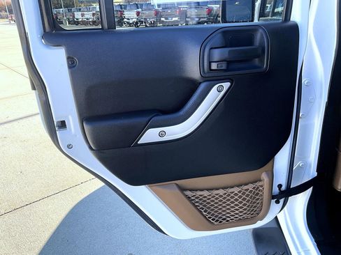 Used 2013 Jeep Wrangler Unlimited Sahara w/ Dual Top Group image 21