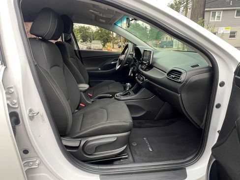 Used 2019 Hyundai Elantra GT FWD image 30