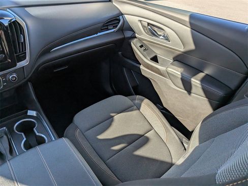 Used 2021 Chevrolet Traverse LS image 18