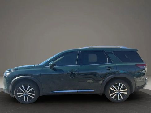 Used 2024 Nissan Pathfinder Platinum image 2