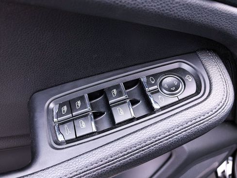 Used 2023 Porsche Macan Turbo image 18