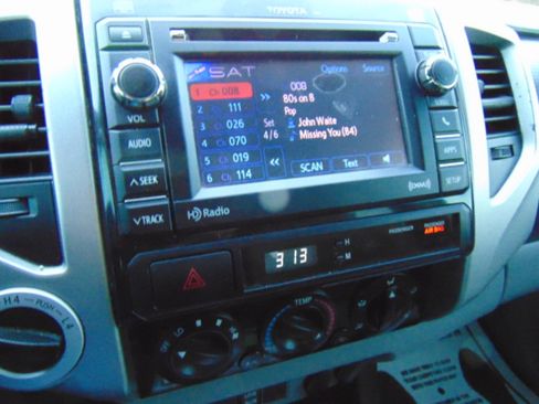 Used 2012 Toyota Tacoma 4x4 Double Cab image 27