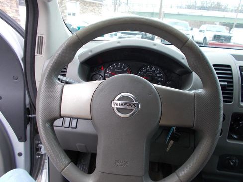 Used 2011 Nissan Frontier S image 11