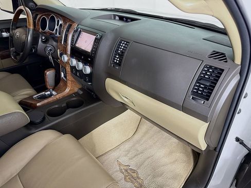 Used 2010 Toyota Tundra Limited image 30