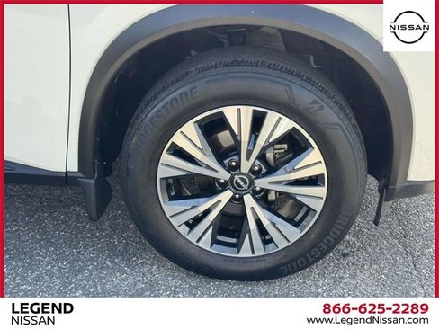 Used 2022 Nissan Rogue SV w/ SV Premium Package image 10