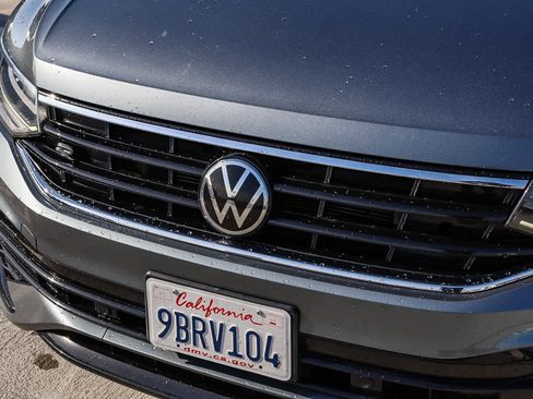 Used 2022 Volkswagen Tiguan SE R-Line image 8