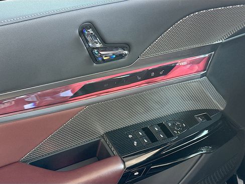 Certified 2024 BMW 760i xDrive w/ Premium Package 2 image 18