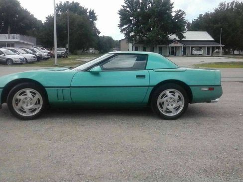 Used 1990 Chevrolet Corvette Convertible RWD image 5