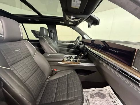 Certified 2025 Cadillac Escalade ESV Sport Platinum AWD/4WD image 35