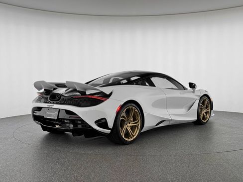 Used 2026 McLaren 750S RWD image 6