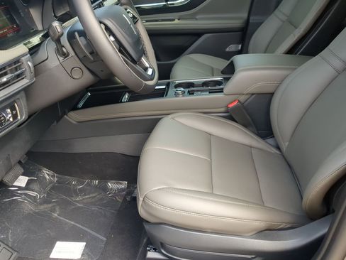 New 2026 Lincoln Corsair Premiere FWD image 11