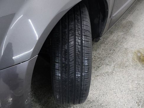 Used 2015 Dodge Grand Caravan SXT w/ UConnect Hands-Free Group image 4