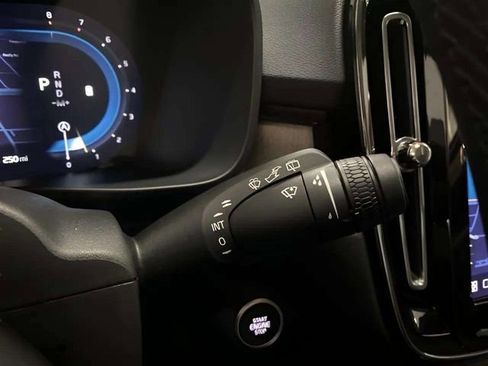 Used 2025 Volvo XC40 B5 Plus image 48