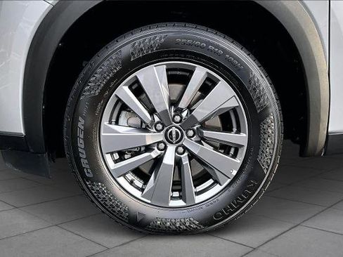 Certified 2025 Nissan Pathfinder SV image 10