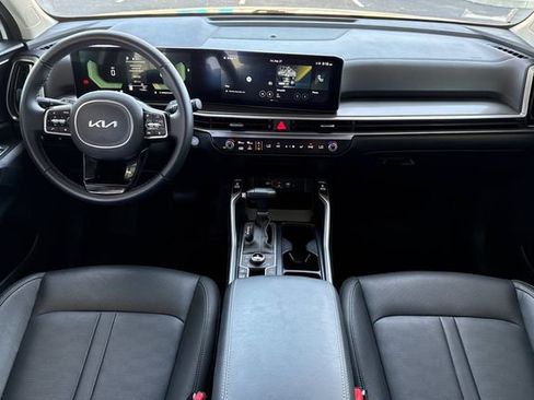 Certified 2025 Kia Sorento S image 18