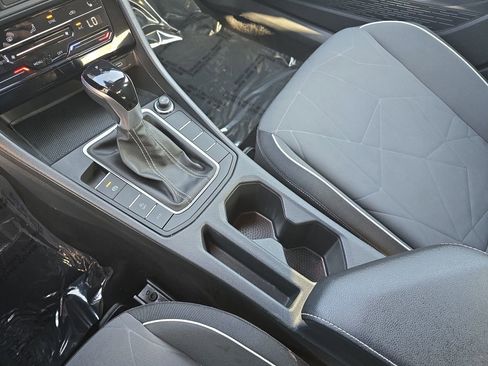 Used 2025 Volkswagen Jetta Sport FWD image 28