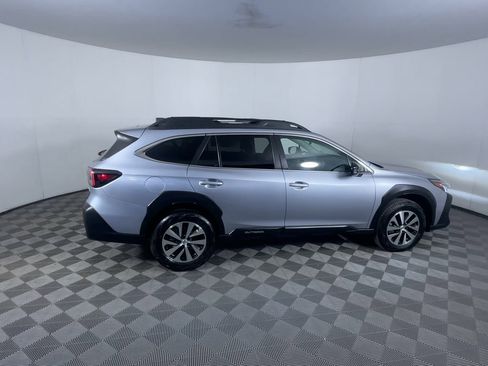 Used 2024 Subaru Outback Premium AWD/4WD image 9