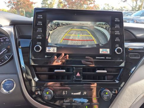 Used 2022 Toyota Camry SE image 16