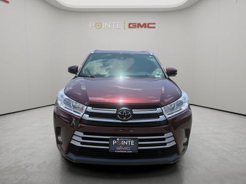 Used 2019 Toyota Highlander XLE AWD/4WD image 8