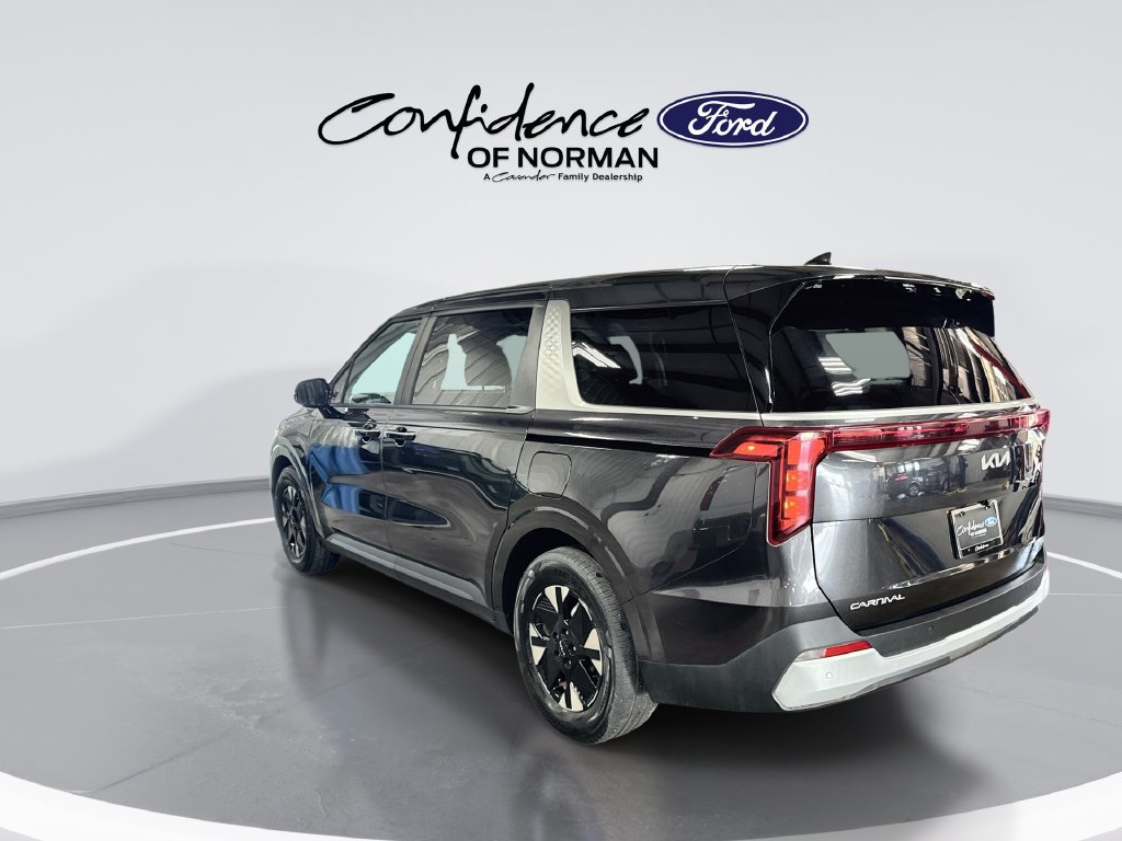 Used 2026 Kia Carnival LXS FWD image 6