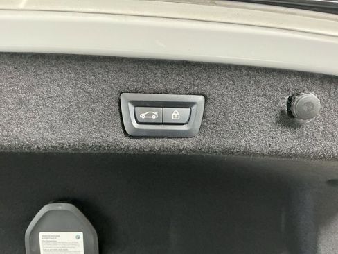 Used 2021 BMW ALPINA B7 xDrive w/ Luxury Rear Seating Package image 33