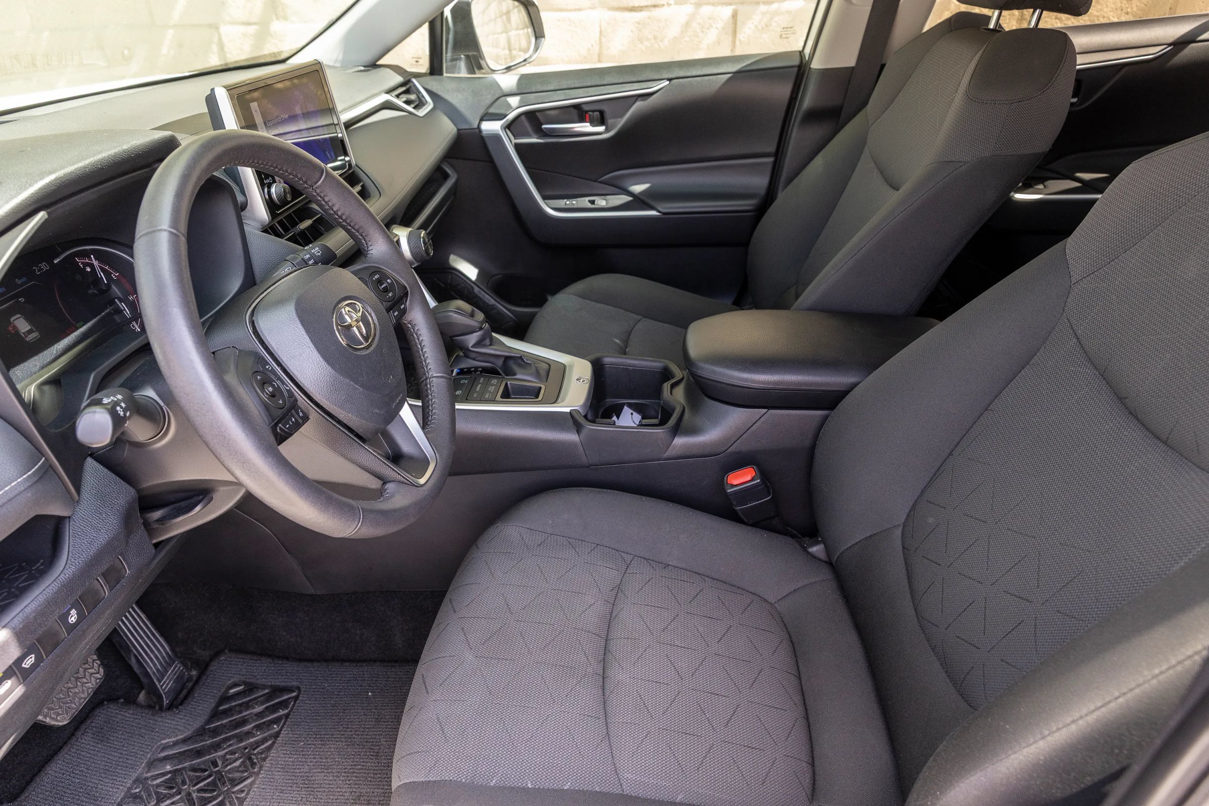 Used 2021 Toyota RAV4 XLE w/ XLE Grade Weather Package AWD/4WD image 19