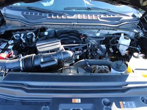 Used 2022 Ford F250 Platinum w/ FX4 Off-Road Package image 12