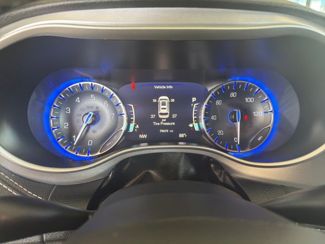 Used 2023 Chrysler Pacifica Touring FWD image 18