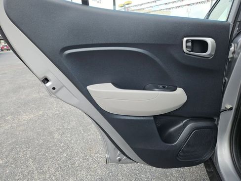 Used 2025 Hyundai Venue SEL FWD image 18