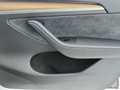 Used 2025 Tesla Model Y Long Range image 22