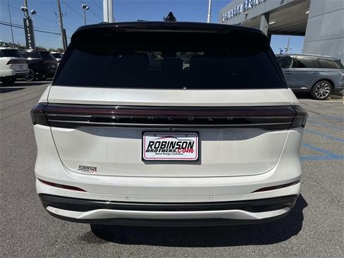 New 2026 Lincoln Nautilus Reserve image 4