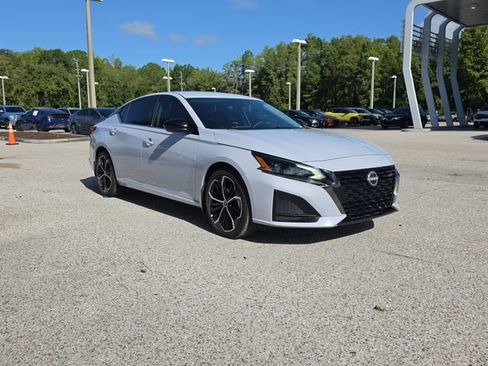 Certified 2025 Nissan Altima 2.5 SR FWD image 2