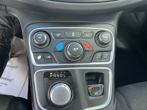 Used 2016 Chrysler 200 Limited w/ Anniversary Edition image 29