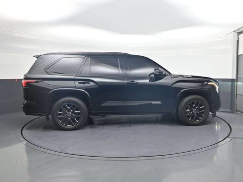 Used 2024 Toyota Sequoia Platinum AWD/4WD image 8