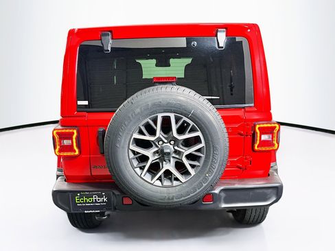 Used 2025 Jeep Wrangler Unlimited Sahara AWD/4WD image 7