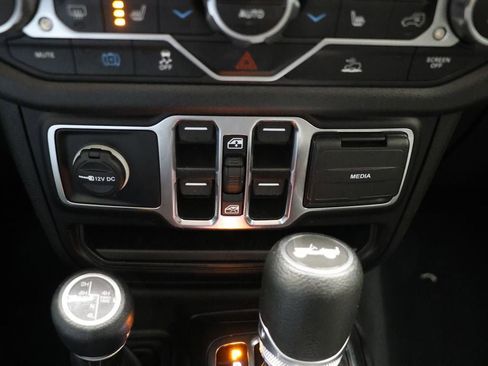 Used 2024 Jeep Wrangler Unlimited w/ Convenience Group image 23