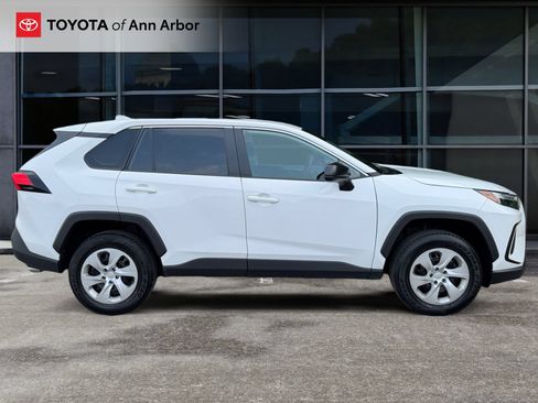 Used 2023 Toyota RAV4 LE FWD image 10