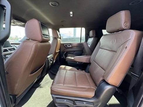 Used 2021 Chevrolet Suburban High Country AWD/4WD image 18